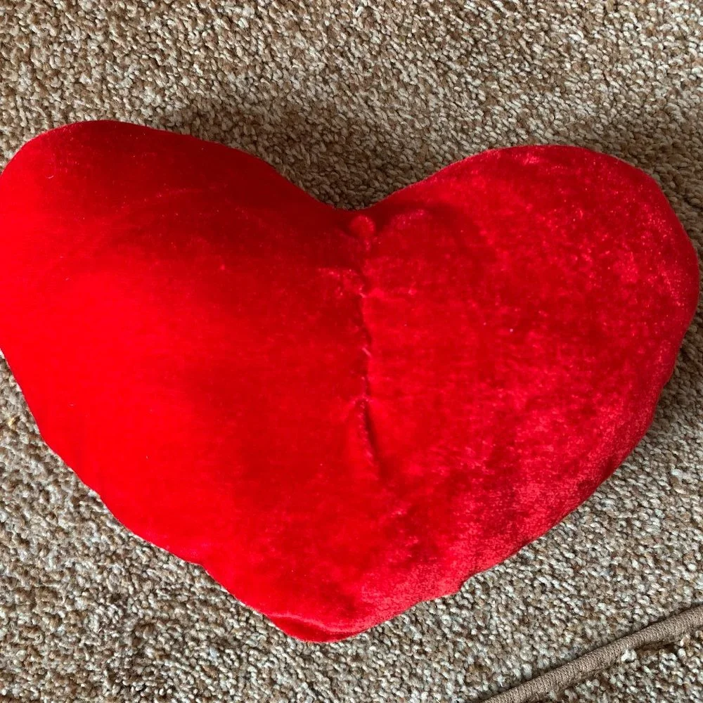 Small red XOXO VALINTINE pillow